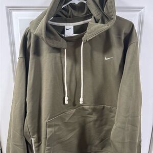 Nike Men's Hoodie in Olive